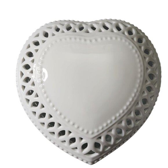 Vintage Porcelain Heart Large Trinket Gift Box White Lace Lattice - Picture 1 of 8